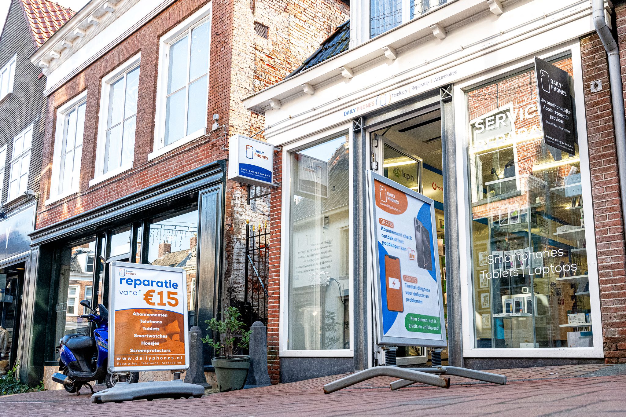 Daily Phones telefoonwinkel Dokkum, Waagstraat 14A — professionele reparatie en verkoop